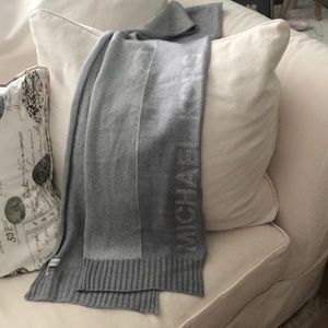 Michael kors grey scarf